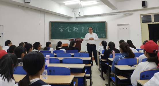 说明: C:\Users\asus\Desktop\9.21新生安全教育大学生活导航讲座\微信图片_20180921103432.jpg