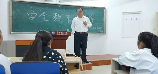 说明: C:\Users\asus\Desktop\9.21新生安全教育大学生活导航讲座\微信图片_20180921103407.jpg